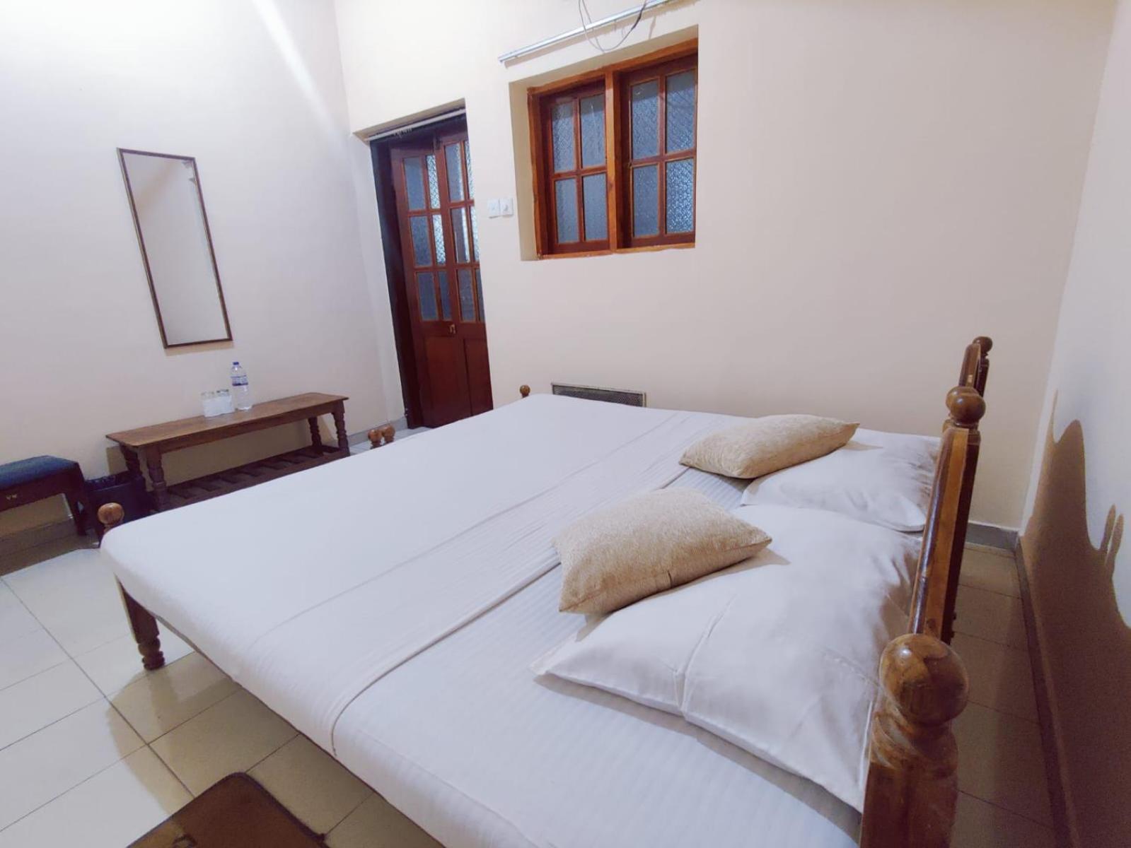 Grand Colonial Viveka Hotel Kurunegala Exterior foto