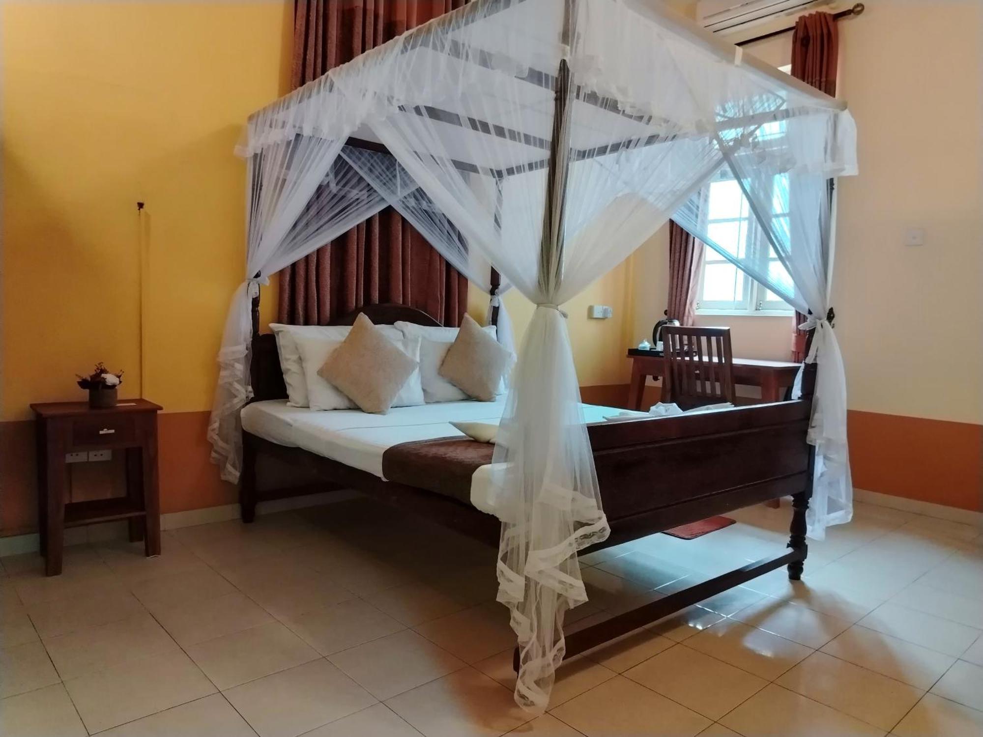 Grand Colonial Viveka Hotel Kurunegala Exterior foto